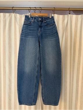 Quince Women's Boyfriend Barrel Jeans - Medium Blue 24